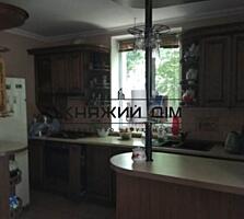 Предлагается к продаже капитальный 2-этажный дом в с. Шпитьки ...