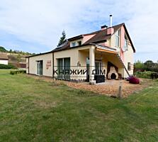 Продається будинок з басейном у Великих Дмитровичах. Будинок площею ..