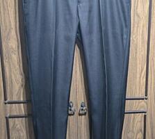 Брюки мужские, серого цвета 52 размера