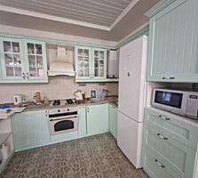 Предлагается к продаже двухэтажный  дом в г. Черноморск на участке 3 .