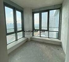 Квартира площею 123 метри квадратних на 15 поверху, 3 окремі кімнати .