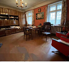 В продаже кирпичный дом с мансардой и гаражом. Участок площадью 5.64 .