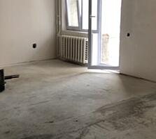 Продам трешку в центре. Белый вариант Орхидея