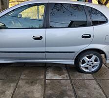 Ниссан Альмера Тино.