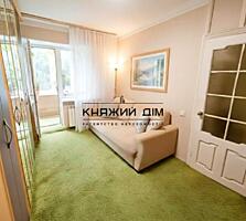 Продаж роздільної 3-х кімнатної квартири на Печерську по вул. Михайла 