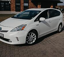 Toyota Prius V 2012, бензин, хорошая комплектация. Торг уместен