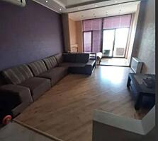 Продам квартиру 130 кв. м., 2/12, новый дом, жк Аркадиевский дворец.