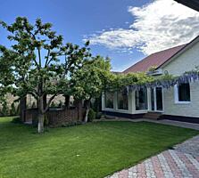 Продам будинок 250кв. м. +7с. землі, АГВ, вул. Квіткова, без комісії