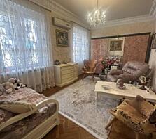 В продаже трехкомнатная квартира в крепком дома, толщина стен 60 см, .