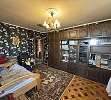 В продаже двухкомнатная квартира в Киевском районе, в кирпичном доме. 