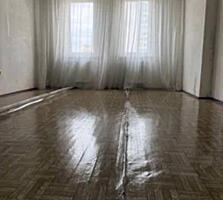 Продам 3-комнатную квартиру в ЖК "Изумрудный город" (ул.Сах