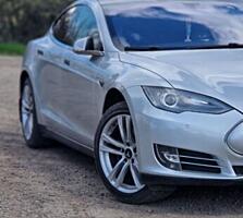 Tesla Model S 85 (2013) — Бесплатные путешествия и драйв!