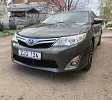 Тойота Камри 50. Гибрид. Нейтральные номера.