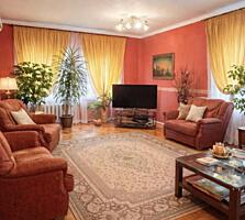 Предлагается к продаже дом в Фонтанке. Общая площадь 190 кв.м, три ...
