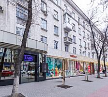 Продается 2-комнатная квартира, Хорошая место для офиса, 2/5 этаж,