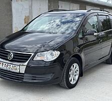 Продам TOURAN, заводской газ-метан.
