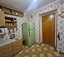 Предлагается к продаже комната в общежитии на среднем этаже. Камната .