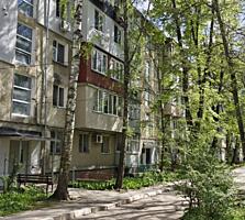 Centru 2 camere lângă parc 4/5 mijloc