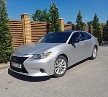 Lexus ES300h 2013 года. Продам 16500$, торг уместен.