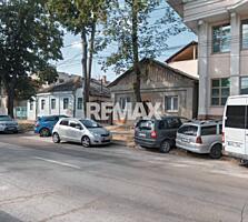 Teren pentru construcții 6.73 ari cu 2 construcții Centru, Chișinău