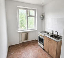 Продам квартиру 48 кв. м., 5/5, Небесной сотни пр. /13-ый трамвай.