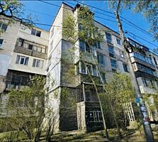 Sector Rîșcani, bd. Moscova. 2 camere. Necesită reparație!!!
