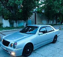 Mercedes e210