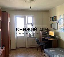 Продаж 4-кімнатної квартири по вул. Драгоманова, 20. Цегляний будинок 