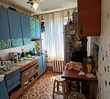 Продам трёхкомнатную квартиру в хорошем районе