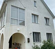Предлагается к продаже добротный двухэтажный дом в пгт Таирова, всего 