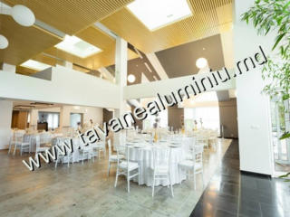 Кубообразный алюминиевый подвесной потолок в ресторане