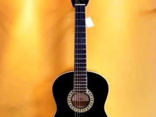 Гитара черного цвета, абсолютно новая!