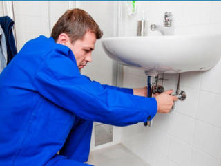 Требуются электрик, сантехник. Electrician, instalatori.