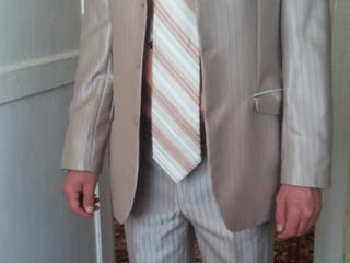Продам костюм+рубашка+ галстук. Размер 46