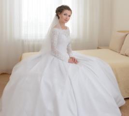 Свадебное платье 42 р, рост 162 см+каблук в отличном состоянии