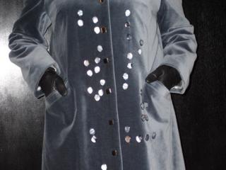 Продаётся бархатный плащ- пальто размер 44-46 800 руб.