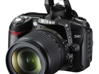 Nikon D90 с объективом Nikkor AF-S DX 18-55 + батарейный блок (grip)