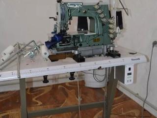 производственная четырёхигольная швейная машинка