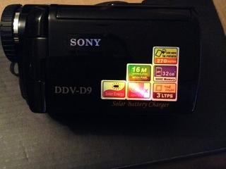 Видеокамера SONY (цена 200 рублей)