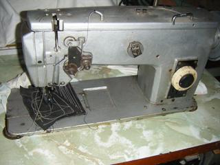 Швейная промышленная обувная машинка 330 класса со столом.