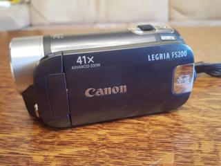 Цифровая видеокамера CANON Legria FS200.