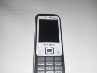 Продам моб. телефон б/у Samsung с двумя симками к в отличном состоянии!
