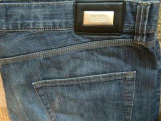 Фирменные, оригинальные джинсы HUGO BOSS в отличном состоянии.