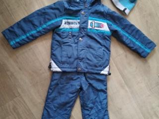 Костюмы, свитер, куртка, джинсы, шапки, футболка, кофта, рубашки.