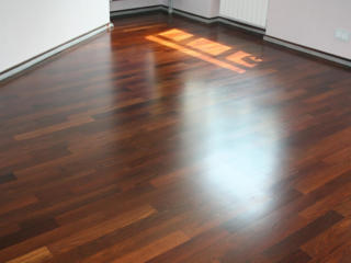 Укладка ламината паркета линолеума и плинтусов.