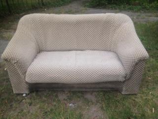 Продаю нераздвижной диван (румынский)