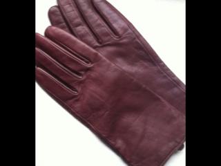 Утеряны женские кожаные перчатки бордового цвета