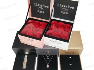 Коробка-шкатулка с мыльными розами: "Best Wishes" Rose Red.