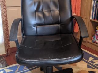 Офисное (компьютерное) кресло.
