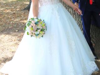 Счастливое, шикарное свадебное платье!!!!
